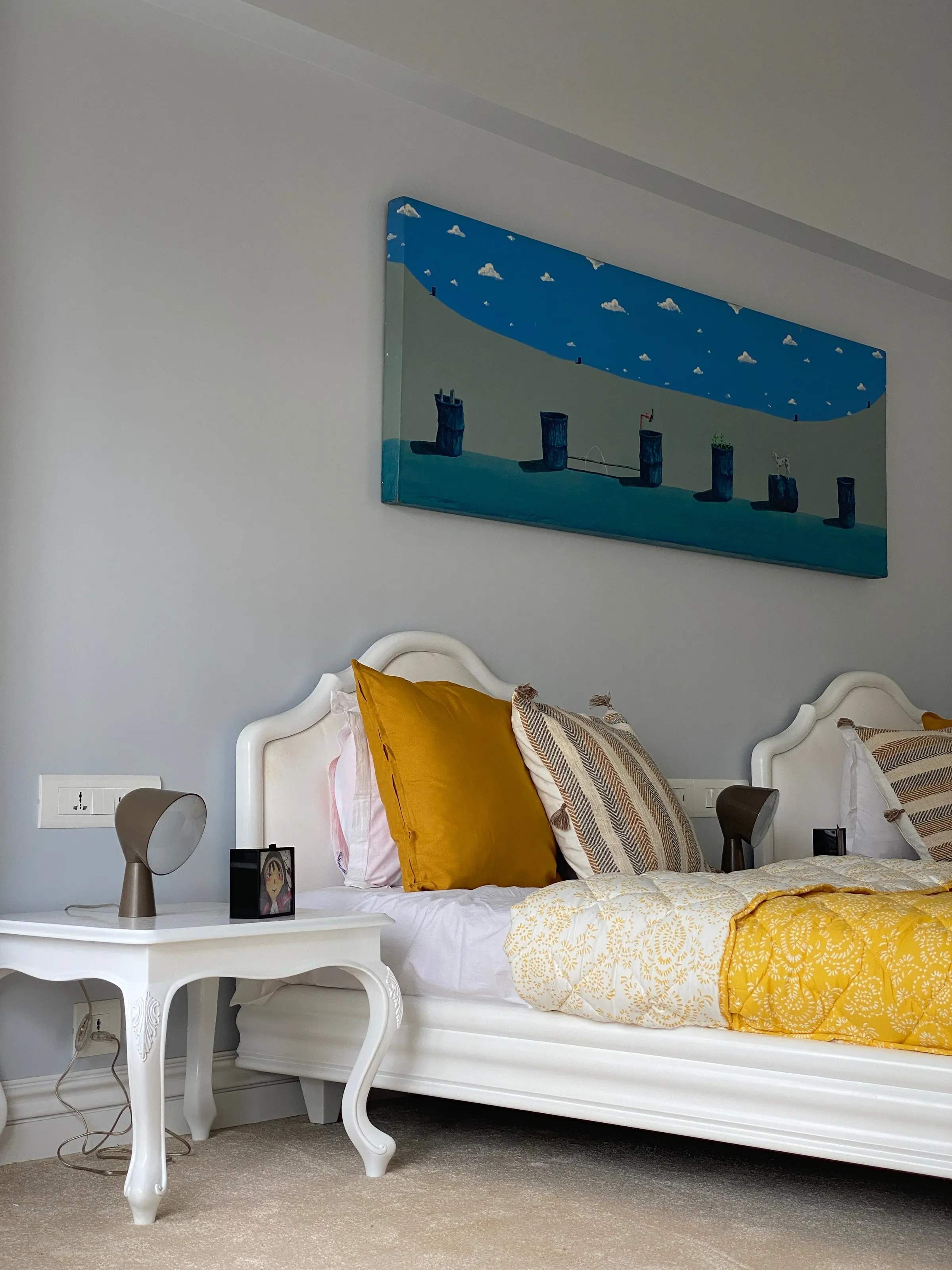 A child’s room with a blue peg rail