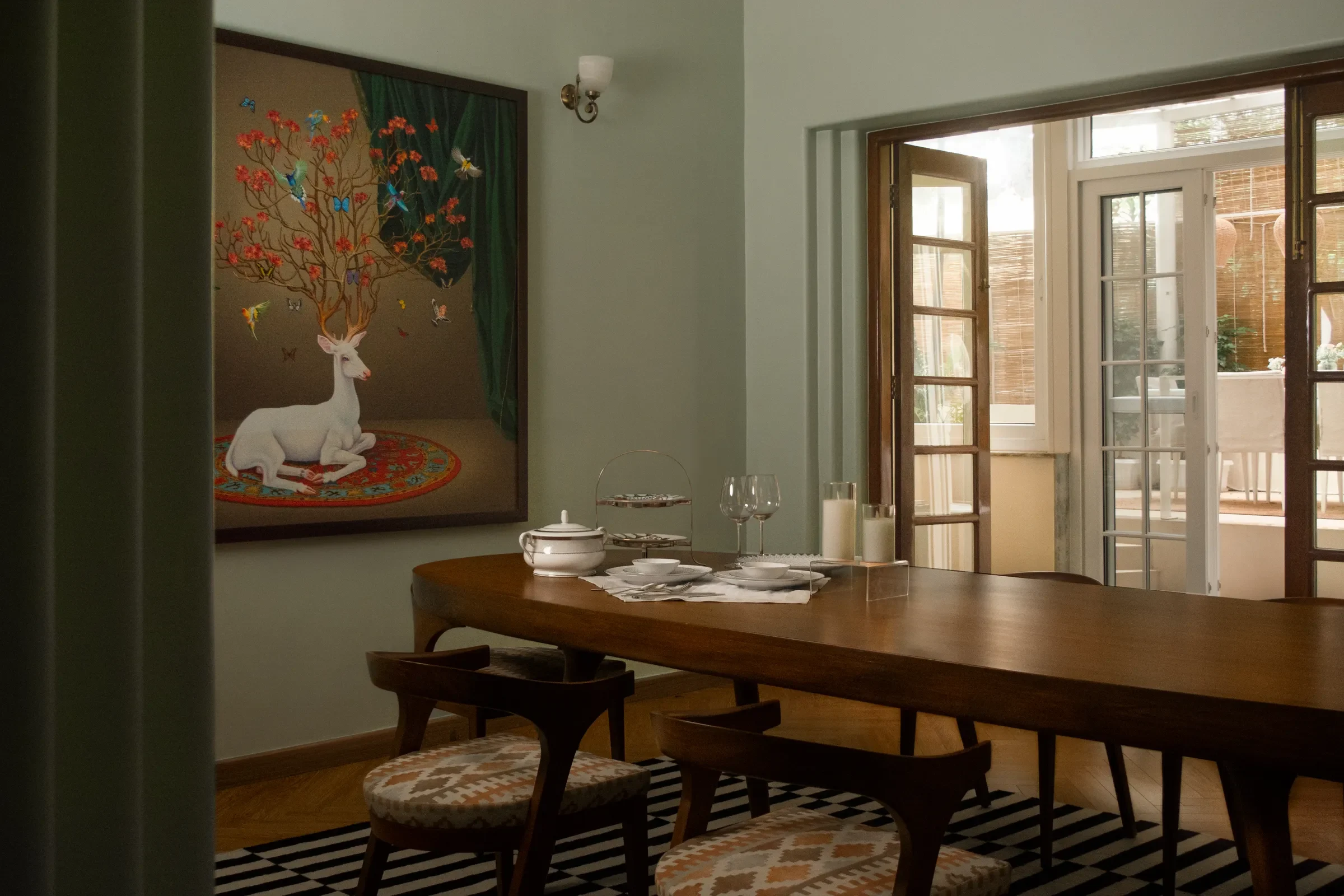 The dark green dining room at the Leynwode House