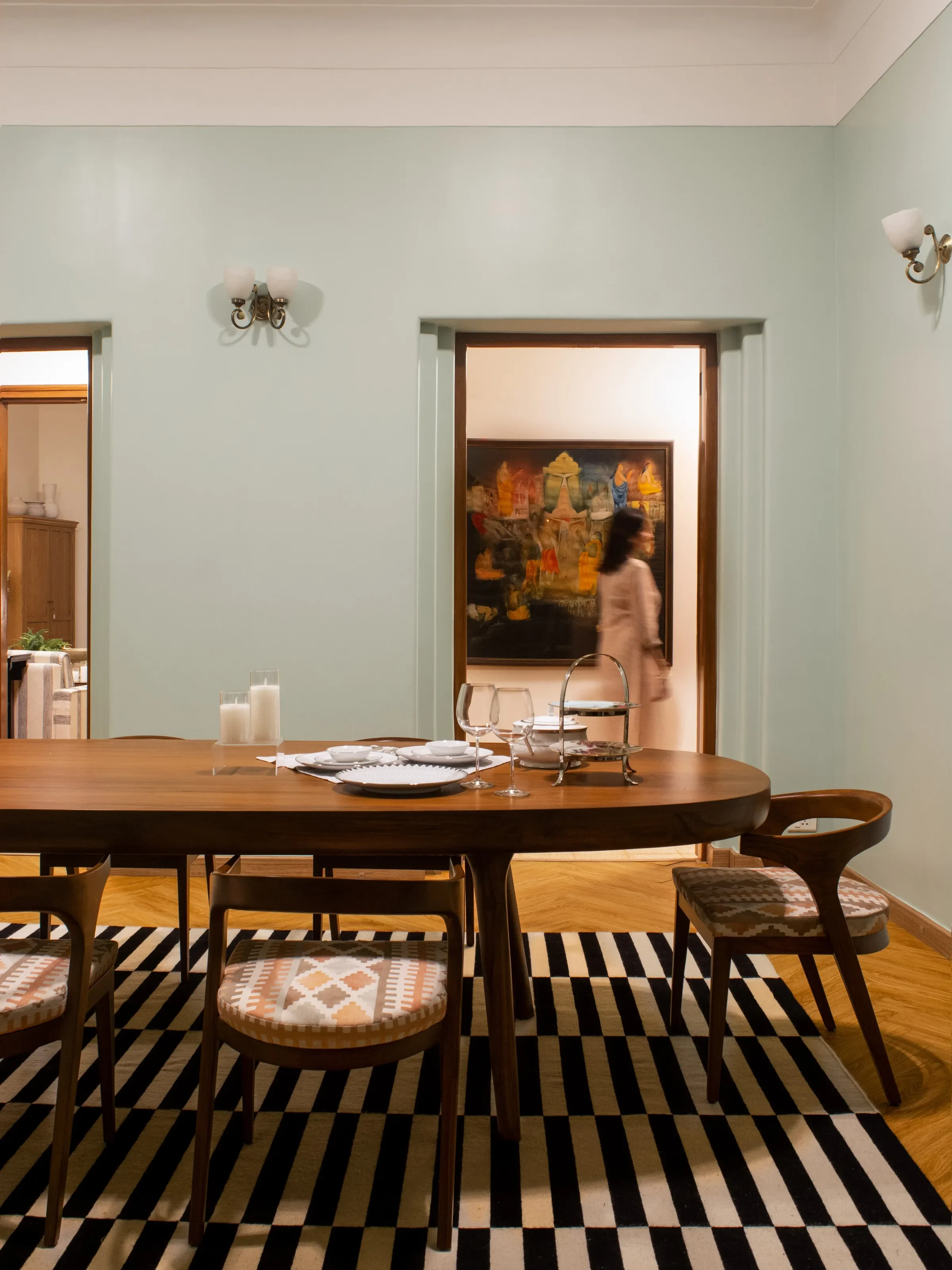The round dining table at the Leynwode House