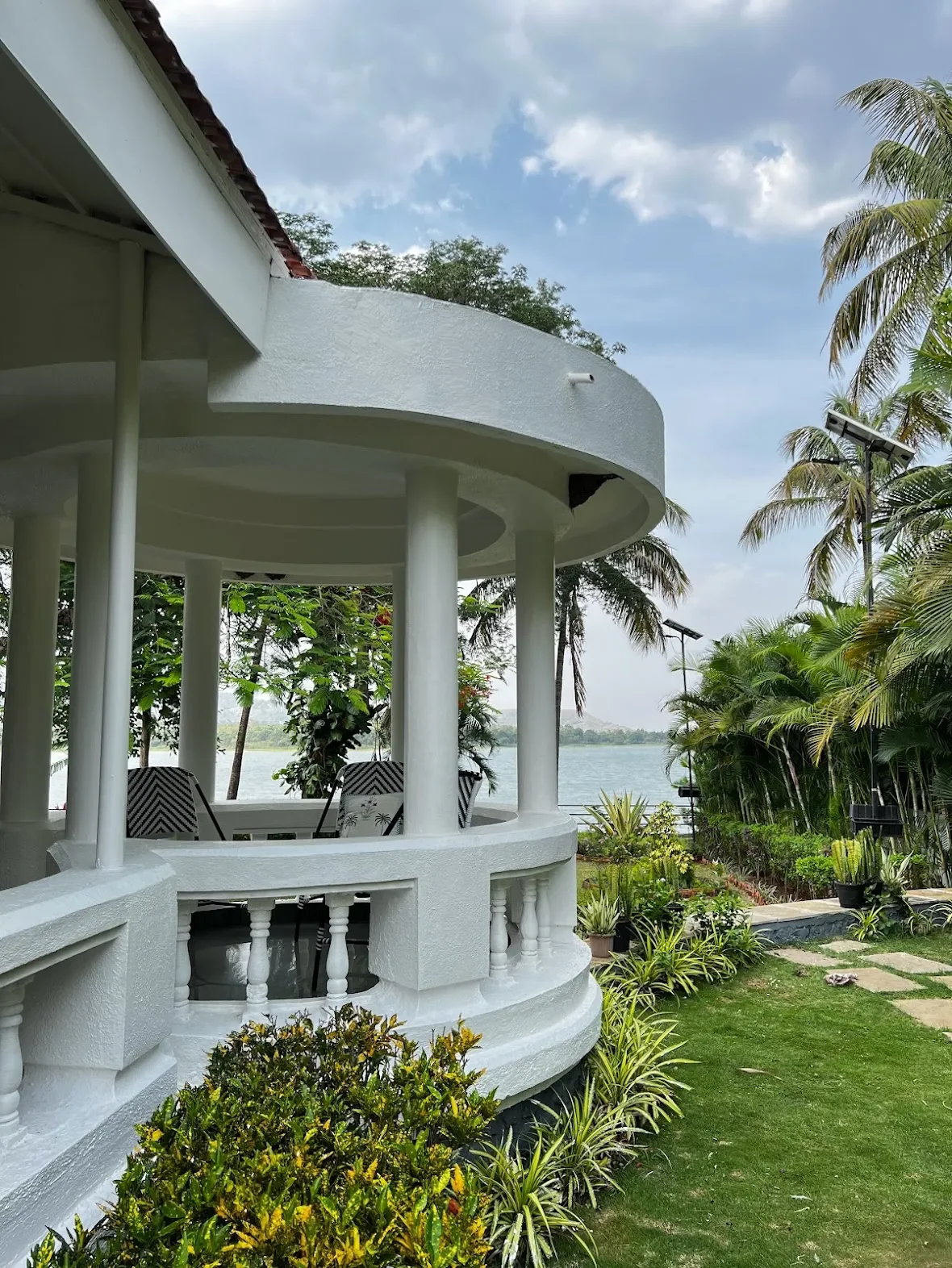 The Lake House, residential by Sonia Gehlot